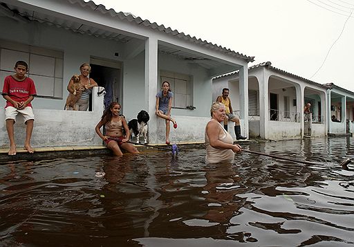 10.09.2008 На Кубе ураганы &quot;Густав&quot; и &quot;Айк&quot; разрушили более 340 тыс домов 