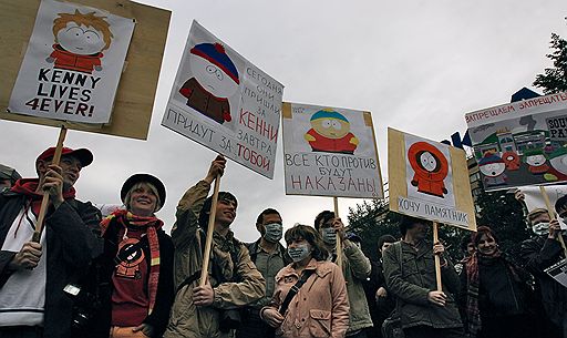 22.09.2008 В Москве в Новопушкинском сквере  около 700 человек собрались для участия в акции в защиту телеканала &quot;2х2&quot;