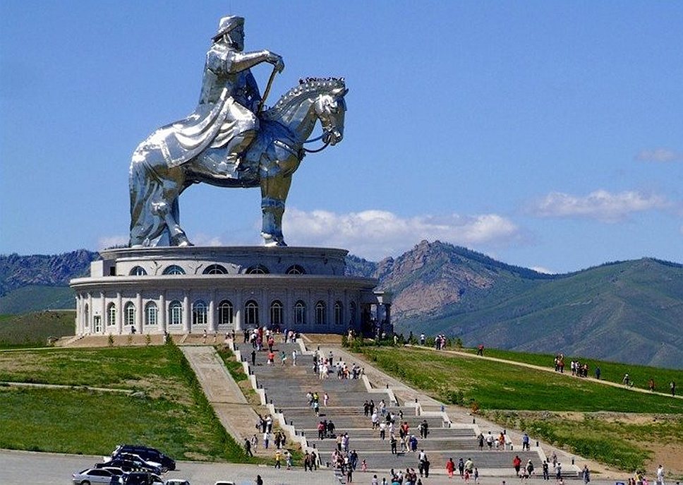 2008 год. В Монголии завершена крупнейшая статуя Чингисхана