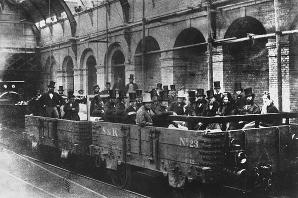 1848 год. Открылось первое в мире метро. Линия связывала два лондонских вокзала и называлась Metropolitan Raiway