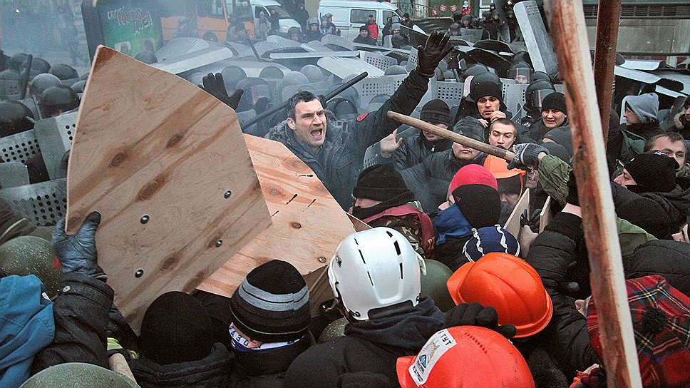 В ходе противостояния митингующих с силовиками  в Виталия Кличко выпустили струю из порошкового огнетушителя