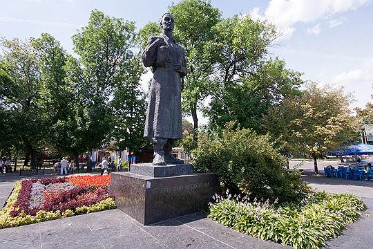 1977 год. В Киеве открыт памятник Григорию Сковороде.