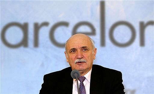Глава компании Arcelor Гай Долле на пресс-конференции в Люксембурге 