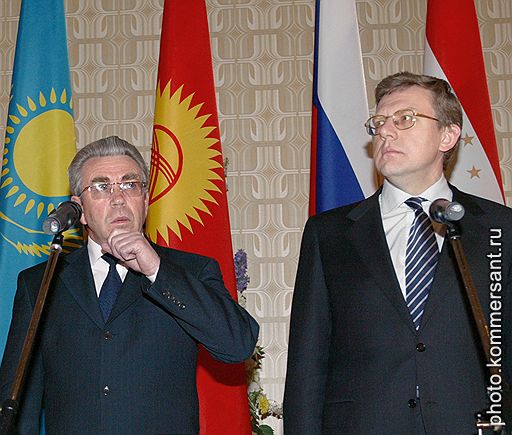 Экс-премьер Киргизии Николай Танаев и министр финансов России Алексей Кудрин во время встречи премьер-министров СНГ в Москве 