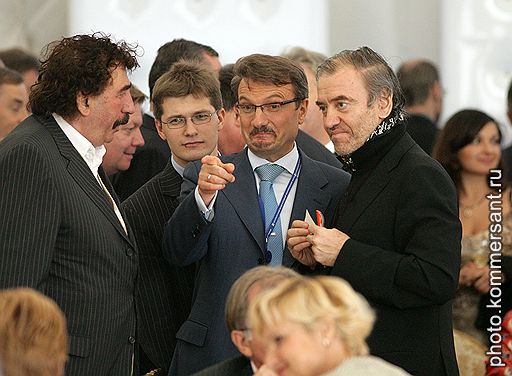 11-й Международный Экономический Форум. Прием от имени Губернатора Санкт-Петербурга Валентины Матвиенко по окончанию форума на пляже Петропавловской крепости. Греф Герман, министр России по экономическому развитию и торговле(в центре), Гергиев Валерий, художественный руководитель Мариинског театра(справа)