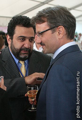 11-й Международный Экономический Форум. Прием от имени Губернатора Санкт-Петербурга Валентины Матвиенко по окончанию форума на пляже Петропавловской крепости. Варданян Рубен, президент &amp;quot;Тройка-Диалог&amp;quot;(слева) Греф Герман, министр России по экономическому развитию и торговле (справа)