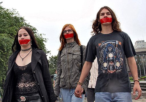 Представители молодежных субкультур во время митинга против внесенных в Госдуму поправок в закон о молодежи
