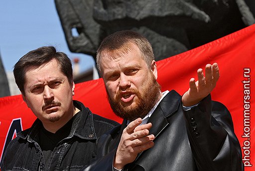 Лидер Славянского союза Дмитрий Демушкин (справа)