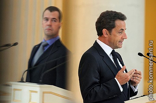На Петербургском форуме Никола Саркози (справа) и Дмитрий Медведев отрепетировали свои выступления на G8 и G20, которые в конце июня пройдут в Канаде