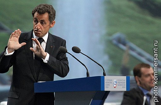 XIV Петербургский международный экономический форум. Президент Франции Николя Саркози (слева) и президент России Дмитрий Медведев (справа) на заседании &amp;quot;Мировая экономика. Переосмысление глобального развития&amp;quot;