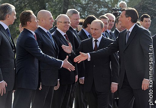 Глава РАО &amp;quot;Газпром&amp;quot; Алексей Миллер (второй слева), председатель правительства России Владимир Путин (второй справа) и председатель правительства Словении Борут Пахор (справа) во время официальной встречи