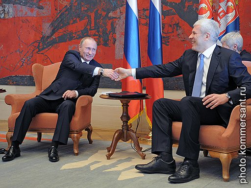 Председатель правительства России Владимир Путин (слева) и президент Сербии Борис Тадич (справа) во время встречи в Палате Сербии
