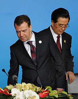 Лидеры России и Китая Дмитрий Медведев и Ху Цзиньтао решительно выступили за реформу ООН и повышение статуса своих партнеров по BRICS в Совбезе