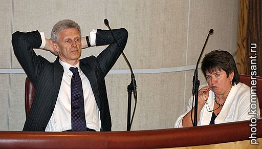 Глава Минобрнауки Андрей Фурсенко и руководитель Рособрнадзора Любовь Глебова считают ЕГЭ эффективным методом борьбы с коррупцией