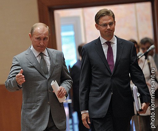 Председатель правительства России Владимир Путин (слева) и премьер–министр Финляндии Юрки Катайнен (справа) перед совместной пресс-конференцией по итогам переговоров