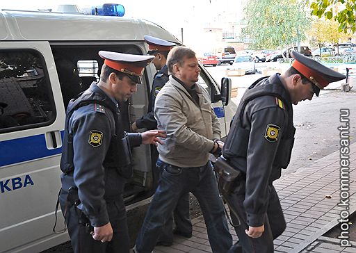 Суд счел, что экс-чиновники ФМС Демидов и Майоров (на фото вверху и внизу) должны находиться под следствием не в тюрьме, а на свободе