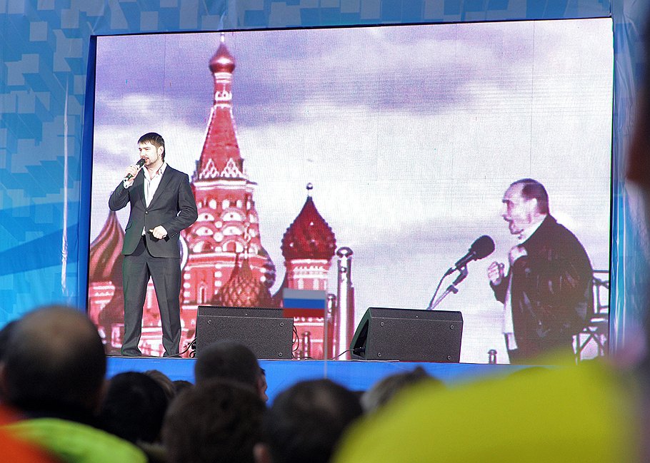 На митинге в поддержку Владимира Путина певец Дмитрий Сороченков исполнил песню про Владимира Путина, проиллюстрированную Владимиром Путиным