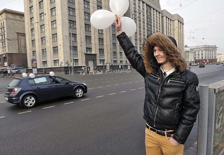 Автопробег под лозунгом &amp;quot;Москва сжимает белое кольцо!&amp;quot;, организованный движением &amp;quot;Лига избирателей&amp;quot;, прошел в рамках акции &amp;quot;За честные выборы&amp;quot;
