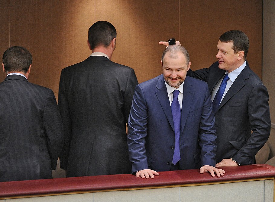 Президент Объединенной судостроительной корпорации Роман Троценко (второй справа) во время заседания Государственной думы 