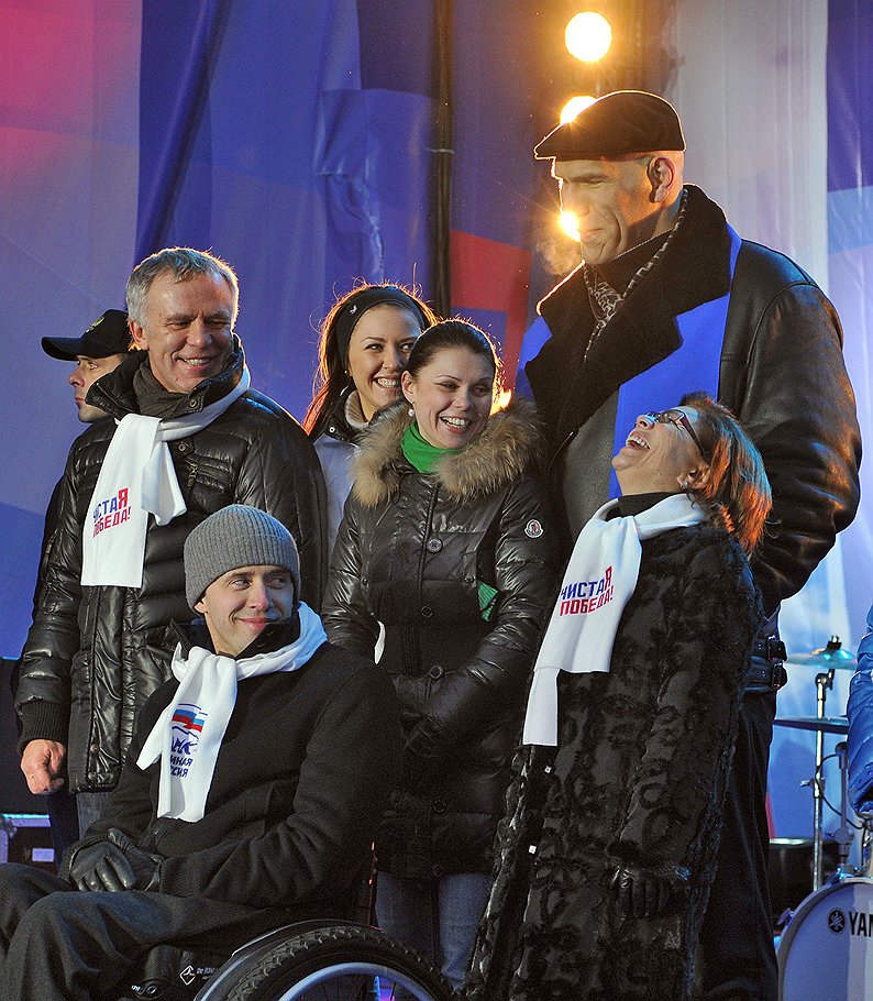 Сторонники Владимира Путина радовались его победе на Манежной площади