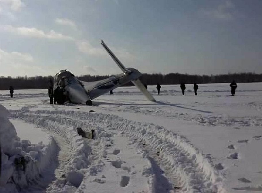Место крушения самолета ATR-72 авиакомпании Utair. Самолет, вылетавший из Тюмени в Сургут, упал в 45 километрах от областного центра (район села Горьковка)