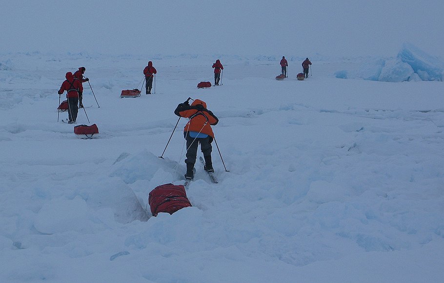 Участники похода на лыжах по Арктике
