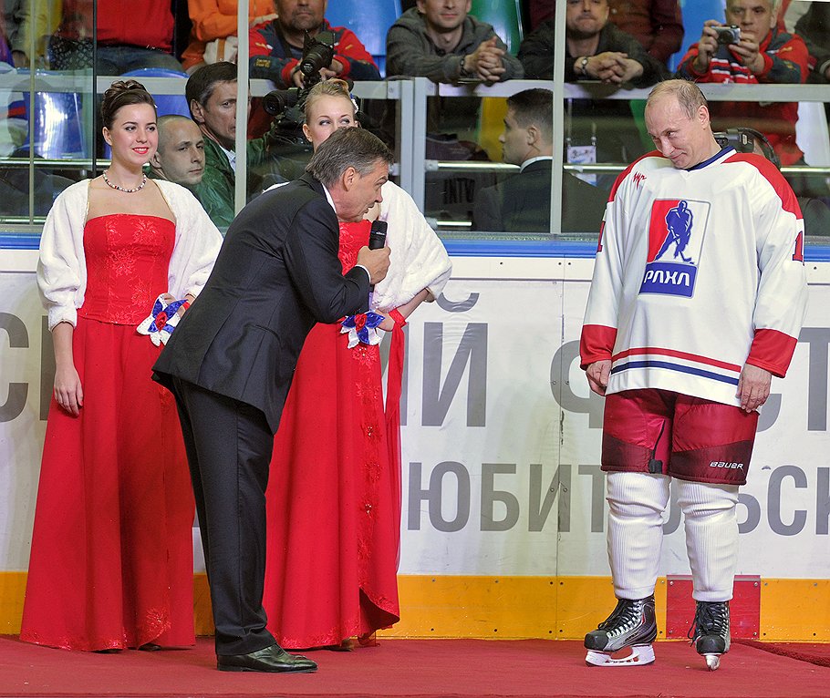 Президент России Владимир Путин 7 мая выиграл две игры — одну за пост профессионального президента РФ, другую за пост любителя хоккейной лиги 