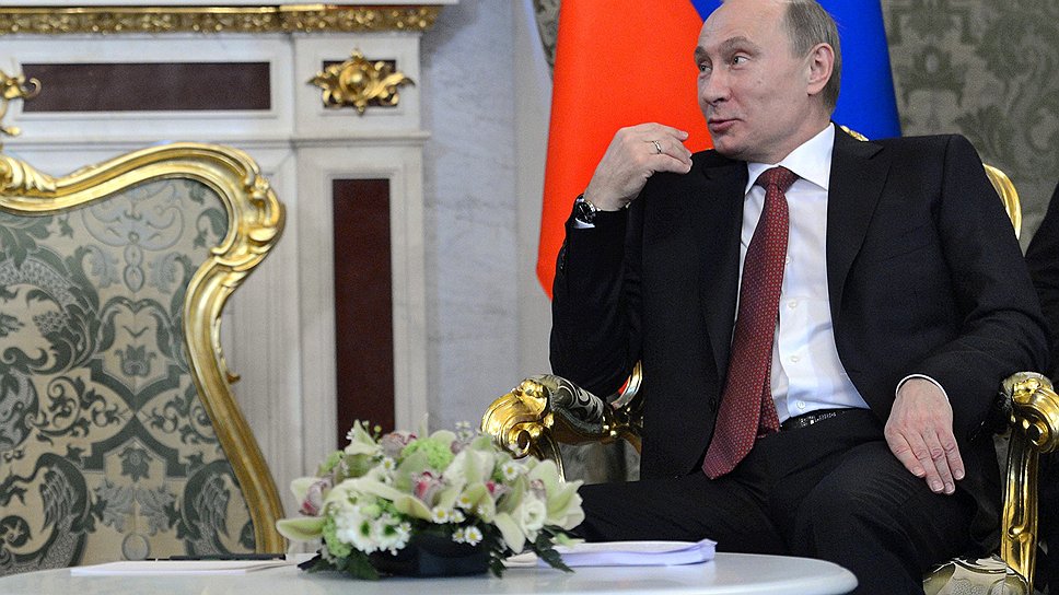 На этом столе не хватает только бутылки водки, которую российский президент Владимир Путин побещал французскому президенту Франсуа Олланду