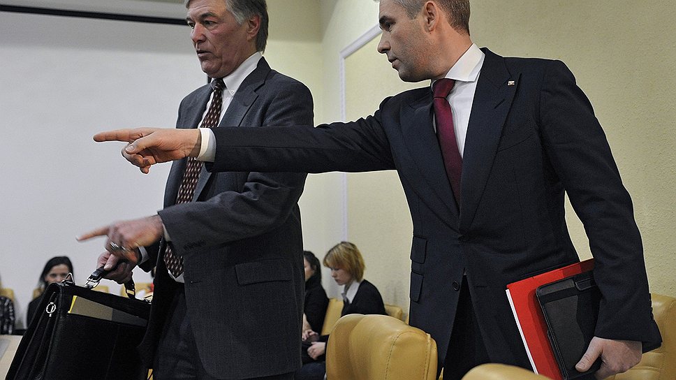 Павлу Астахову (справа) кажется странным, что власти Техаса не спешат передавать материалы о гибели Максима Кузьмина даже Госдепартаменту США