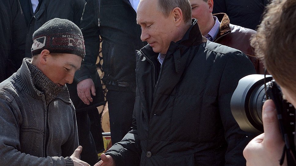 Встретившись на лесозаготовке с предпринимателем Сергеем Кухтиным, Владимир Путин еще не знал, что через несколько часов тот станет счастливым обладателем телефона главы &amp;quot;Росатома&amp;quot; Сергея Кириенко