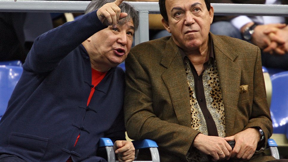 Алимжана Тохтахунова (слева) американские прокуроры повысили с авторитетного предпринимателя до лидера преступной группы