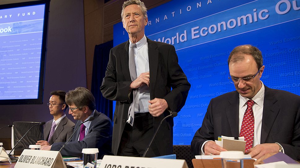 Экономисты МВФ во главе с Оливье Бланшаром (в центре) изучают долгосрочные последствия налоговой политики в поисках ускорителей роста мирового ВВП 