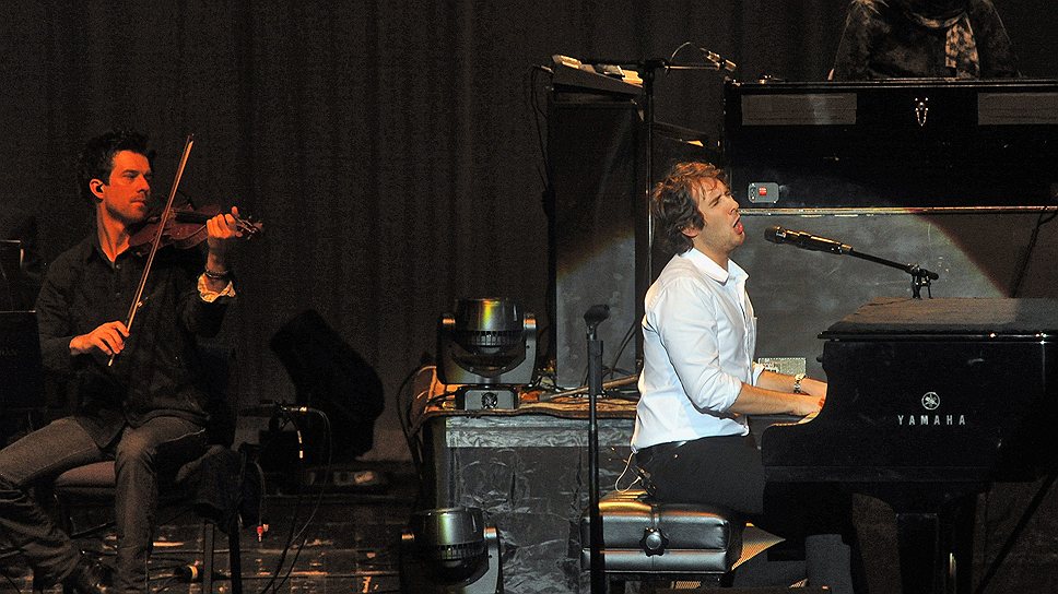 Большая часть номеров на концерте Джоша Гробана представляла собой крепко сработанные поп-рок-композиции