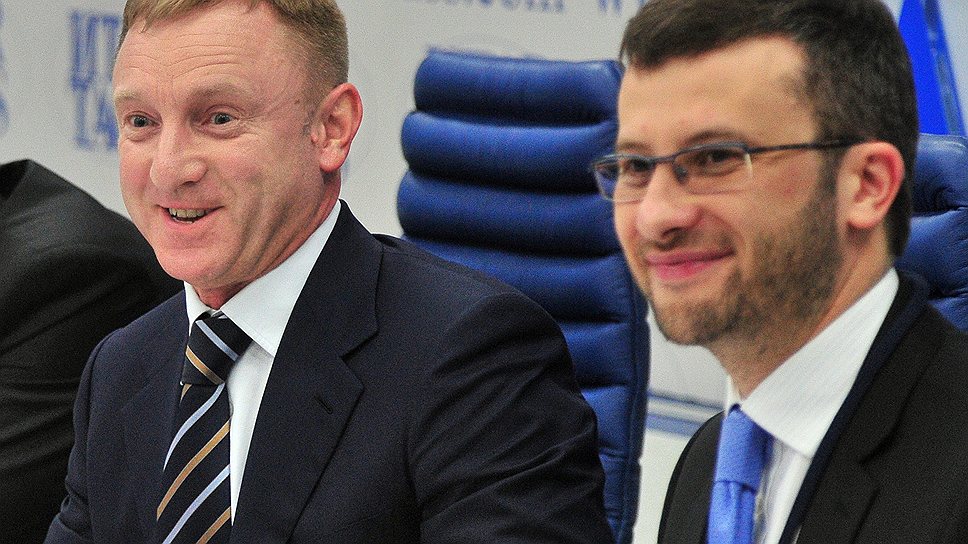 Политологи считают, что Игорь Федюкин (на фото справа) подал в отставку, чтобы отвести огонь критики от своего шефа, министра Дмитрия Ливанова (слева)