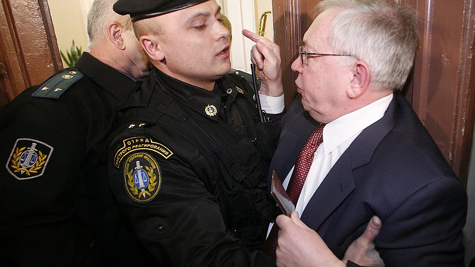 Правозащитники хотят попасть в такие места, куда не пускают порой даже Владимира Лукина