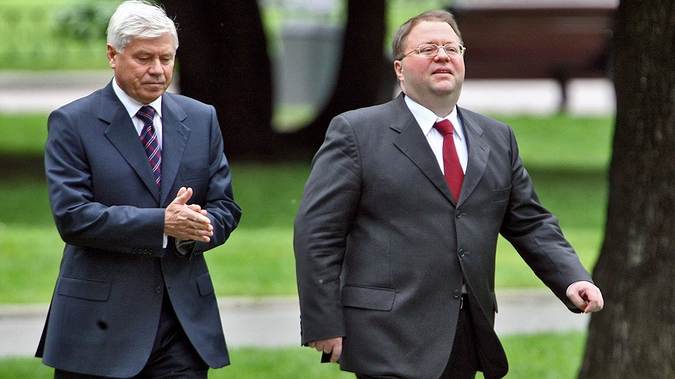 Вячеславу Лебедеву (слева) и Антону Иванову теперь предстоит предметно обсудить, как будут сливаться подведомственные им Верховный и Высший арбитражный суды 