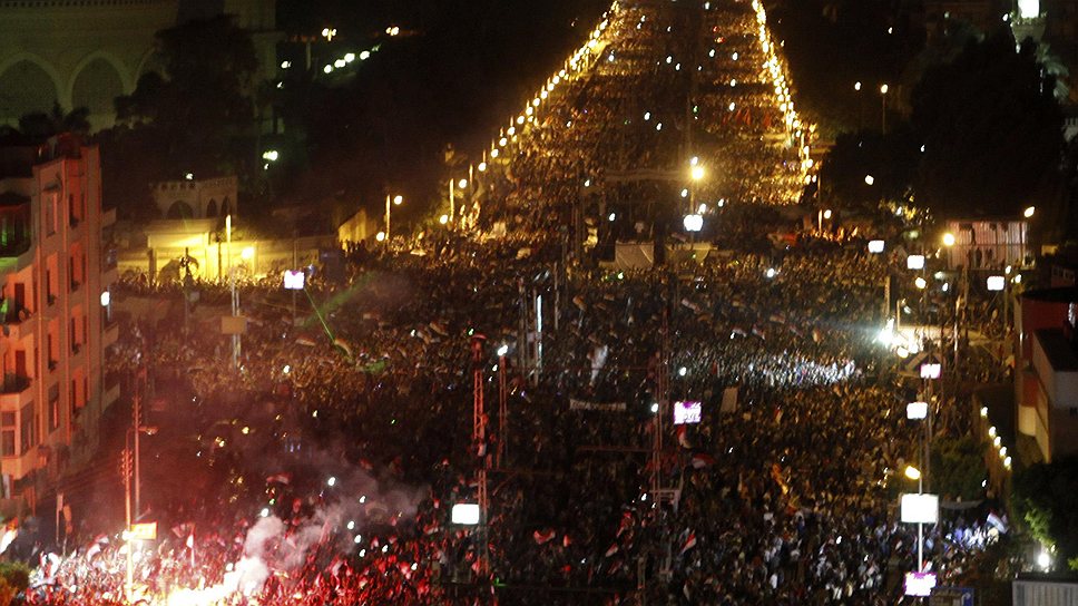Не дожидаясь отставки президента Мурси, демонстранты в Каире уже празднуют победу над ним 
