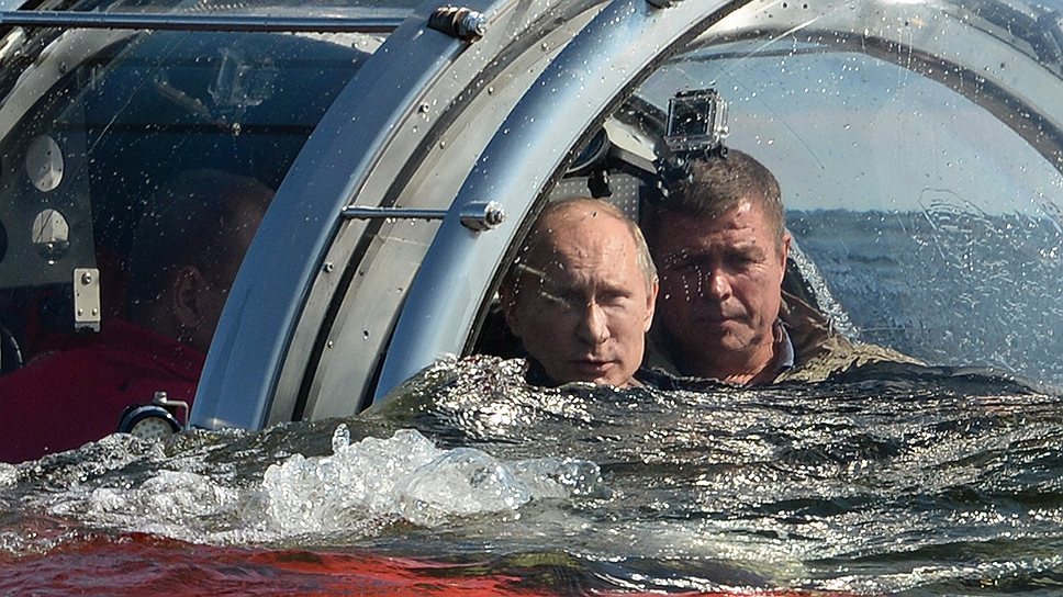 Батискаф с президентом России Владимиром Путиным поглотила пучина и через полчаса отдала его обратно