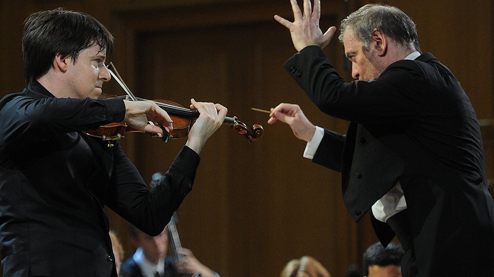 Национальный молодежный оркестр США выступил в Московской консерватории под руководством Валерия Гергиева (справа) со знаменитым скрипачом Джошуа Беллом (слева) в главной роли