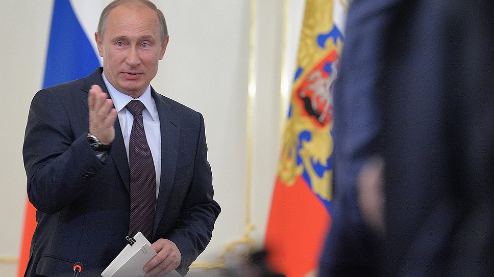 Президент России Владимир Путин на совещании настаивал, что акцизы на алкоголь и табак надо повышать, но очень медленно