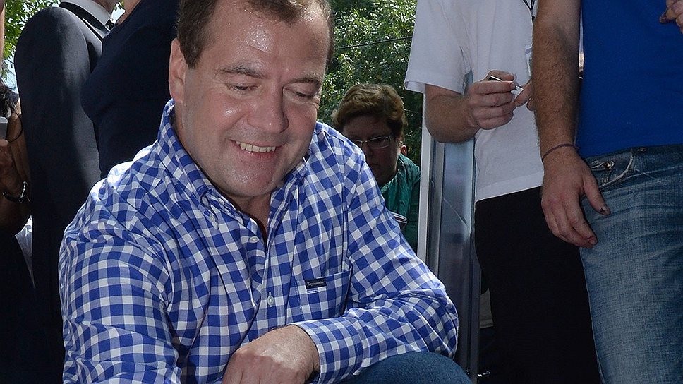 Председатель правительства России Дмитрий Медведев во время встречи с участниками Северо-Кавказского молодежного форума &quot;Машук-2013&quot; в Пятигорске