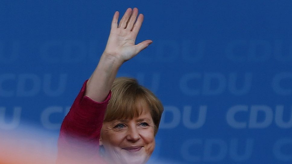 Ангела Меркель привела свою партию к уверенной победе на выборах — столько голосов блок ХДС/ХСС не набирал с 1990 года 