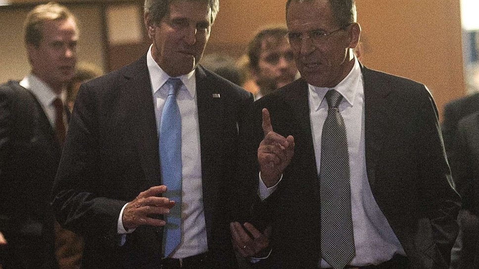 Госсекретарю США Джону Керри (слева) и главе МИД РФ Сергею Лаврову оказалось недостаточно трех дней женевских переговоров по Сирии. Эту тему они продолжили обсуждать и в Нью-Йорке