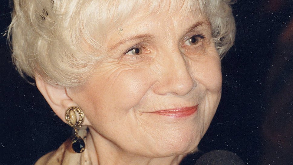 Элис Манро получила Нобелевскую премию за рассказы, которые ценители ее творчества то и дело норовят сравнить с кем-нибудь еще