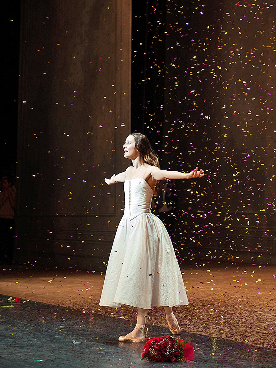 Прощальный спектакль Аньес Летестю завершился дождем из золотой мишуры и двадцатиминутной стоячей овацией зала