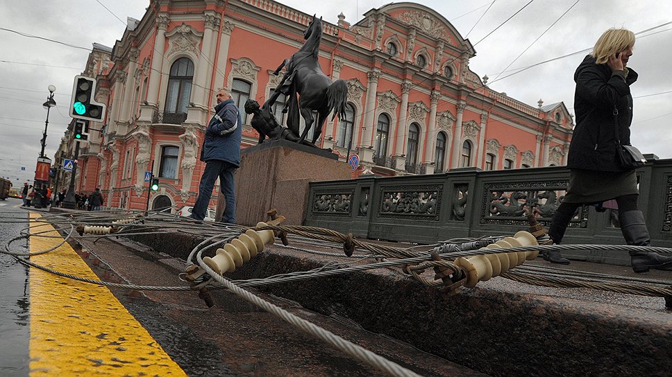 В Санкт-Петербурге ураган повредил линии  электропередачи