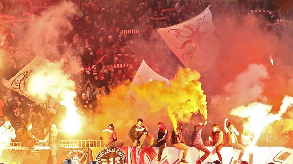 Бушевавший на ярославских трибунах пожар едва не привел к первому в этом году срыву российского футбольного матча