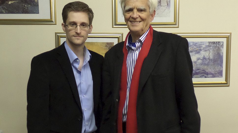 Разоблачитель спецслужб США Эдвард Сноуден (слева) пообещал немецкому депутату Хансу-Кристиану Штрёбеле помочь с расследованием дела о прослушке телефона Ангелы Меркель