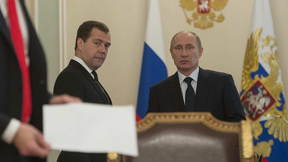 Президент России Владимир Путин и премьер-министр Дмитрий Медведев, похоже, решили все проблемы этого совещания еще до того, как появились другие его участники