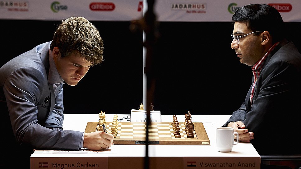 По мнению большинства экспертов, Магнус Карлсен (слева) уже готов к тому, чтобы отнять шахматную корону у Вишванатана Ананда, но сделать это ему будет